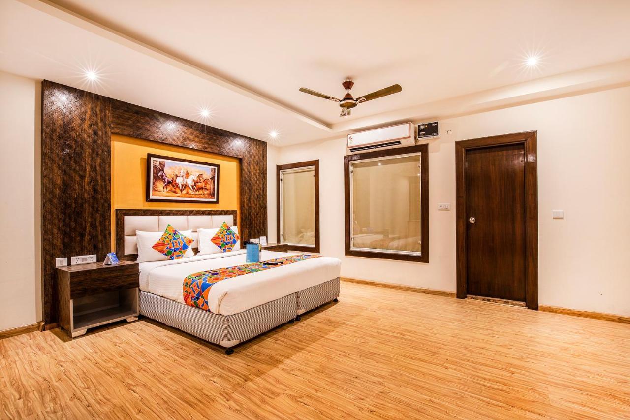 Fabhotel Shoba Estate Delhi Airport Нью-Дели Экстерьер фото